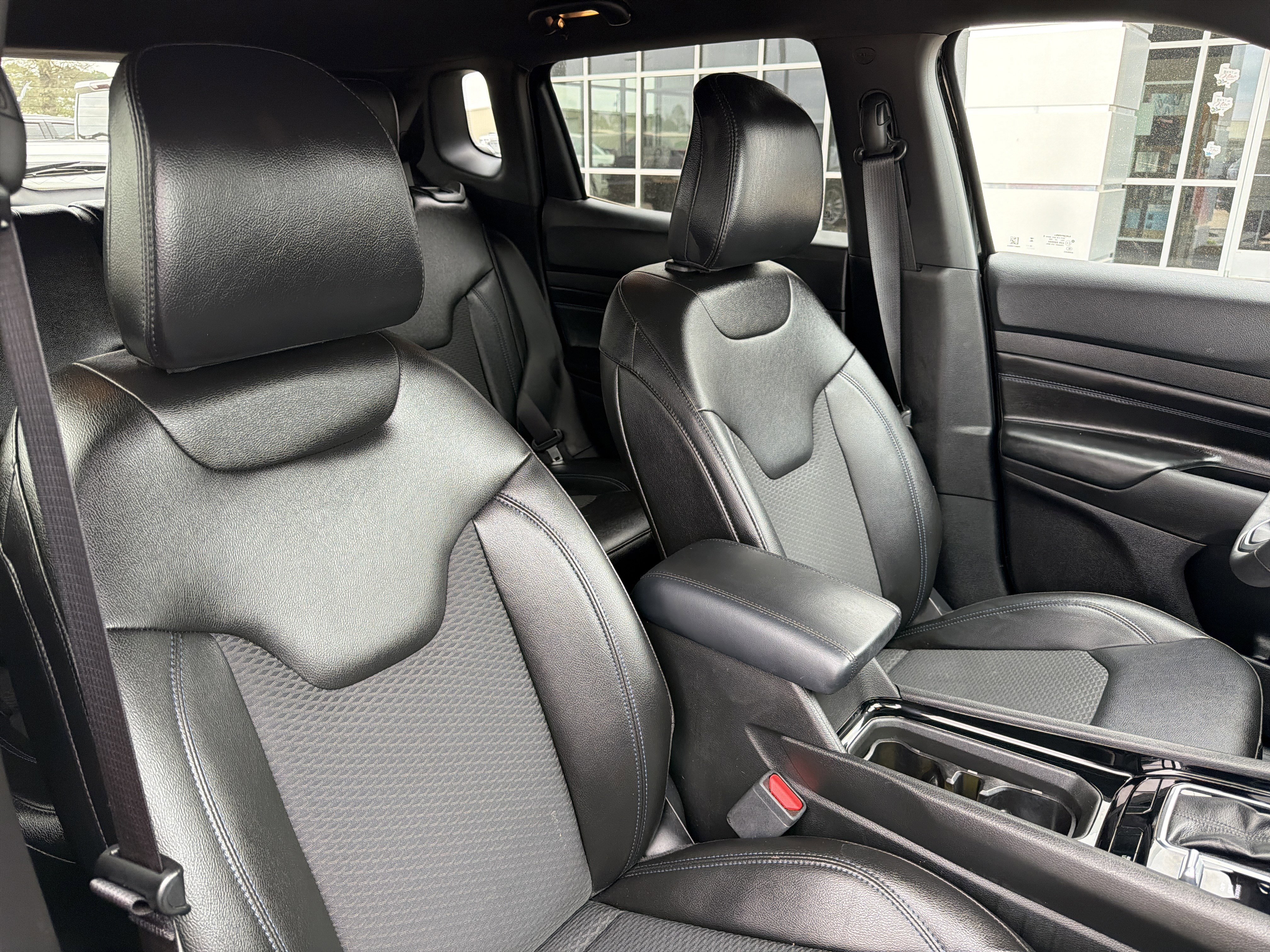 Used 2025 Jeep Compass Latitude w/ Altitude Special Edition image 7