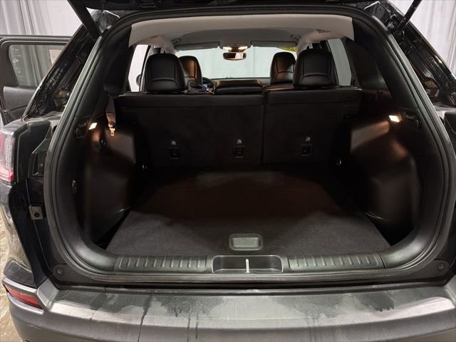 Used 2022 Jeep Cherokee Trailhawk w/ Premium Leather Package image 11
