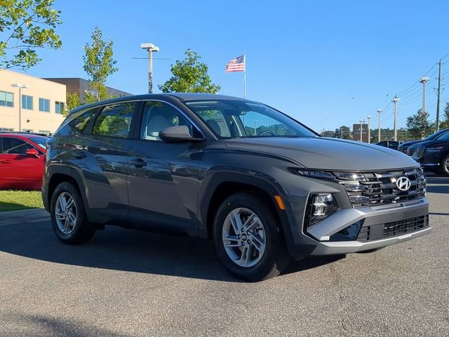 New 2025 Hyundai Tucson SE image 3
