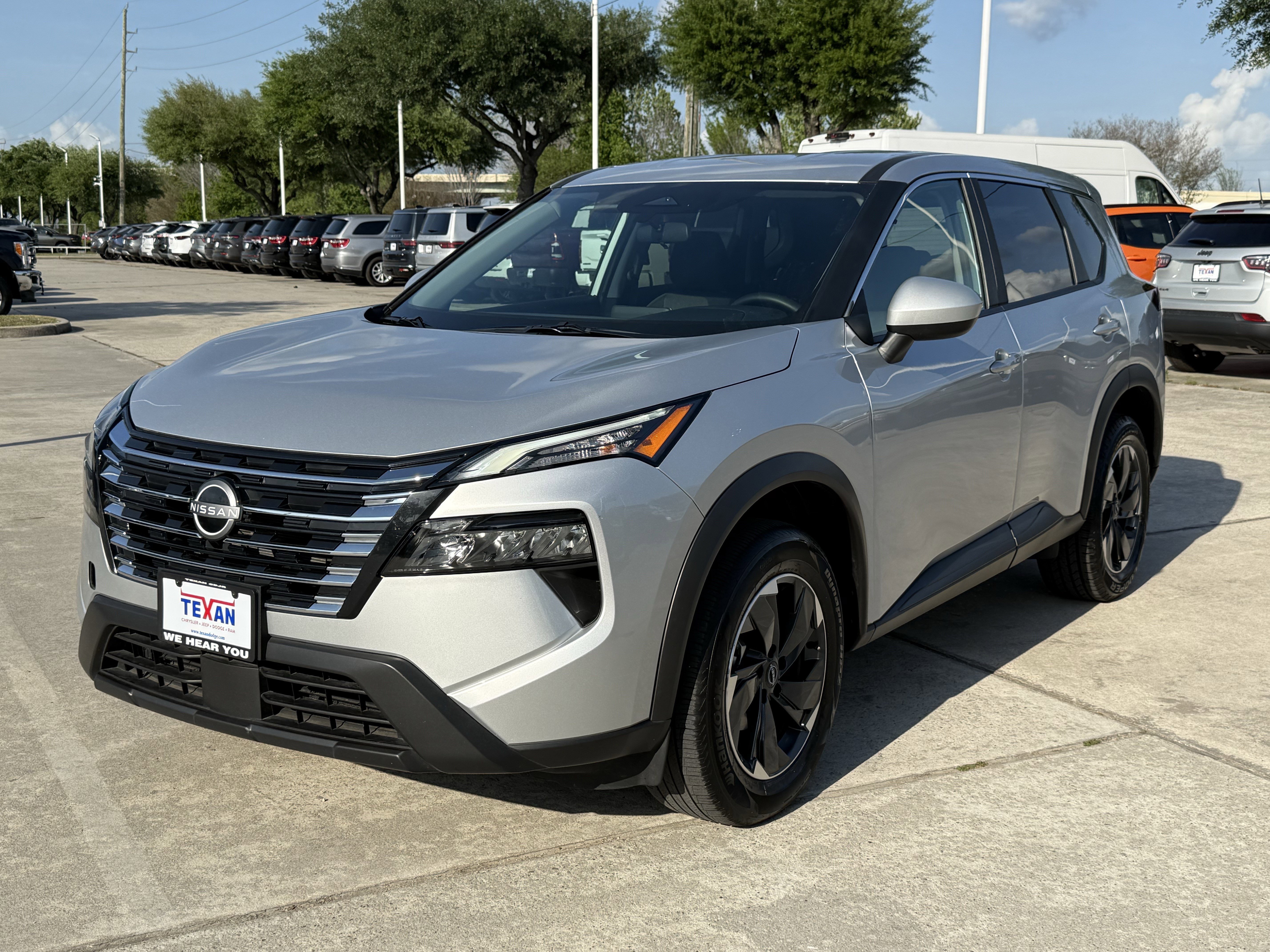 Used 2025 Nissan Rogue SV AWD/4WD image 10