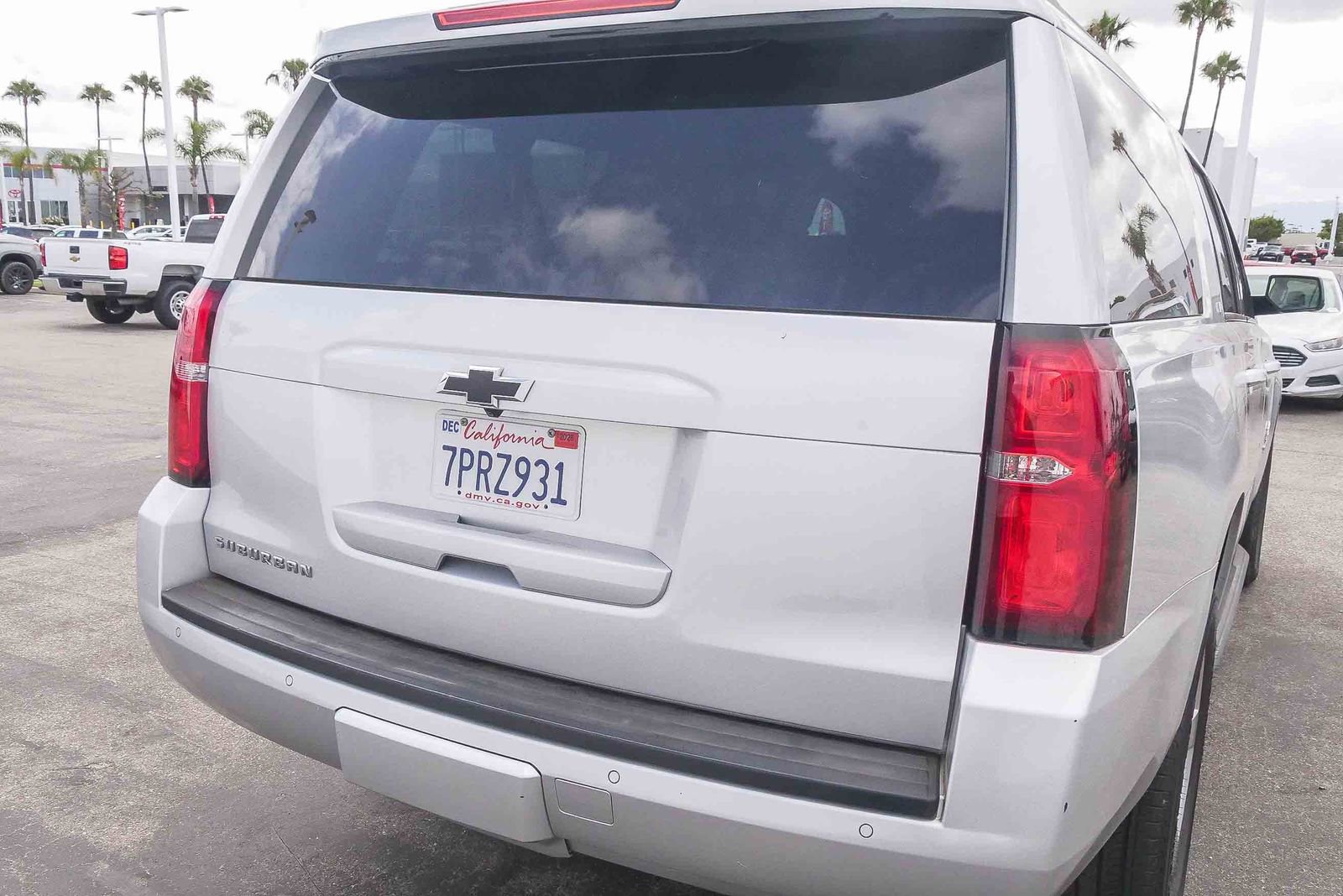 Used 2016 Chevrolet Suburban LT RWD image 8