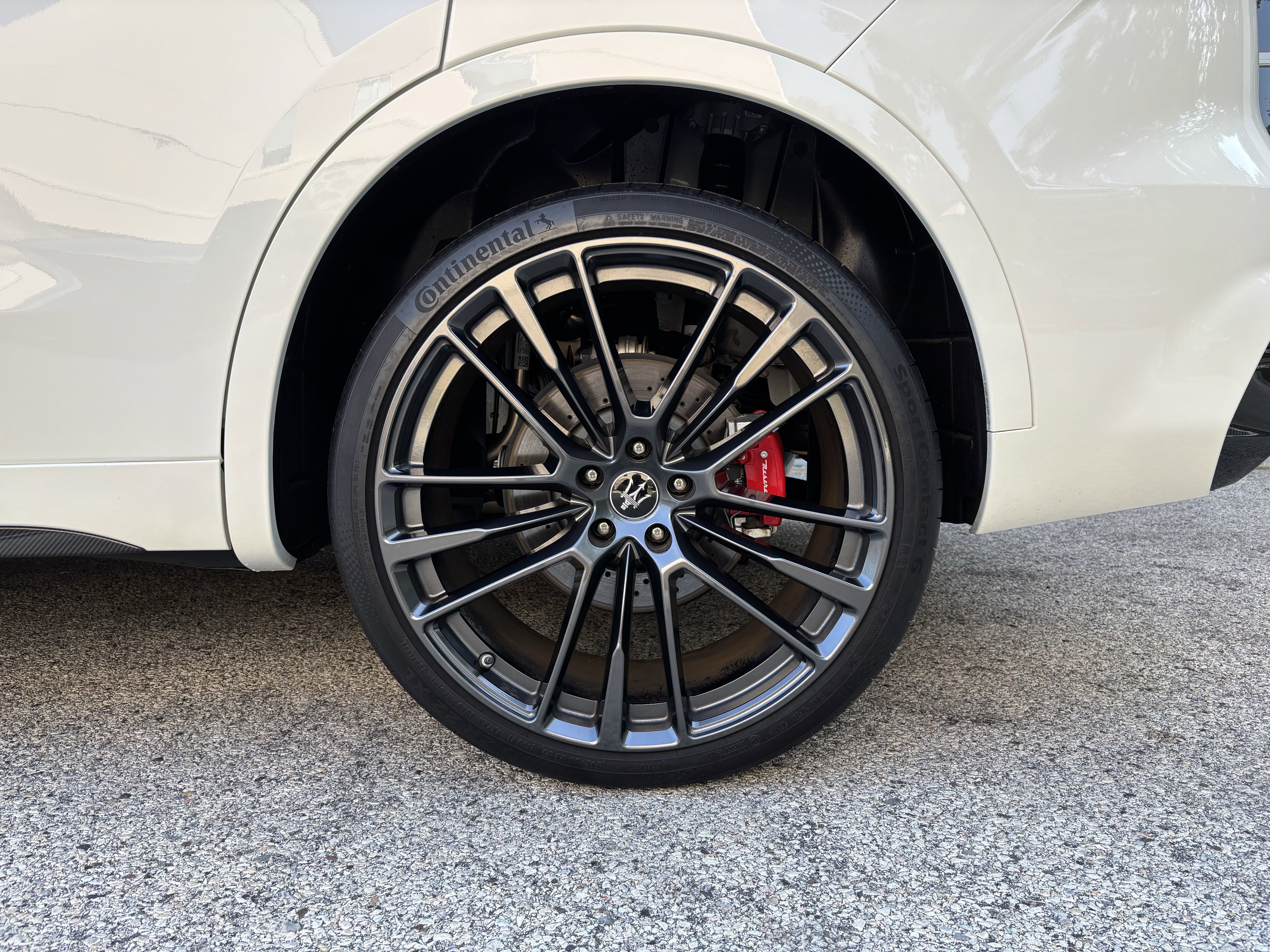 Used 2023 Maserati Levante Trofeo image 15