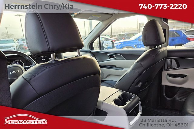 Used 2024 Kia Carnival LX image 24