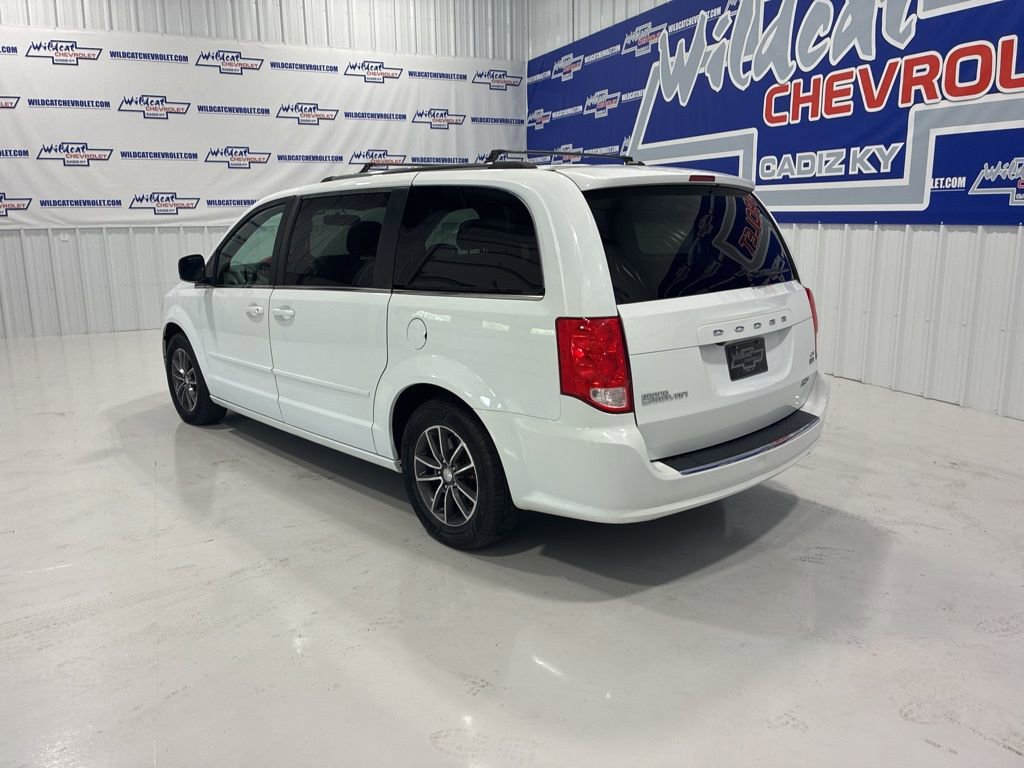 Used 2017 Dodge Grand Caravan SXT image 4