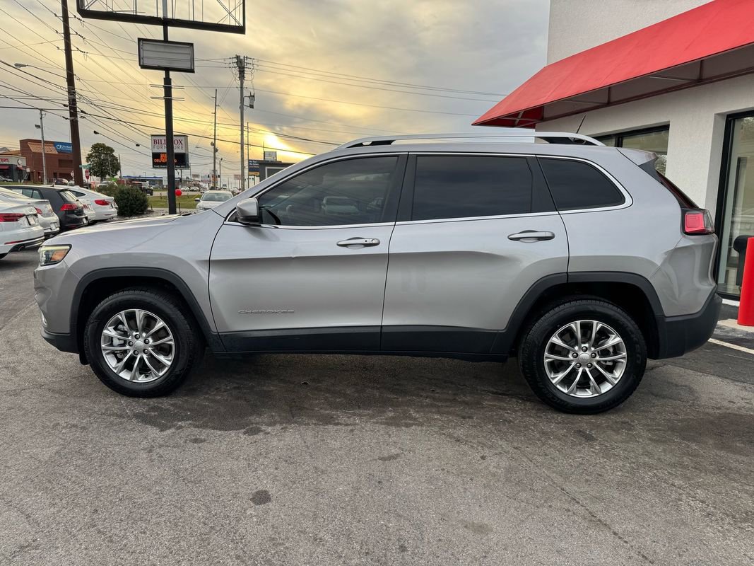 Used 2021 Jeep Cherokee Latitude Plus w/ Mopar Interior Package image 4