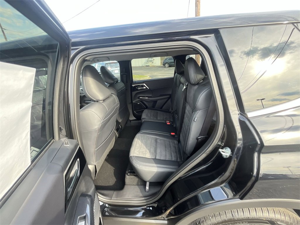 New 2025 Mitsubishi Outlander SE image 22