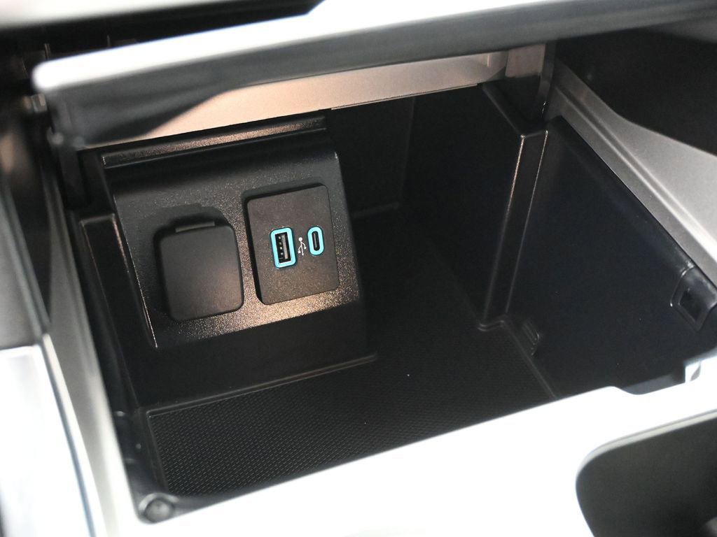 Certified 2020 Ford Explorer XLT w/ Equipment Group 202A image 18