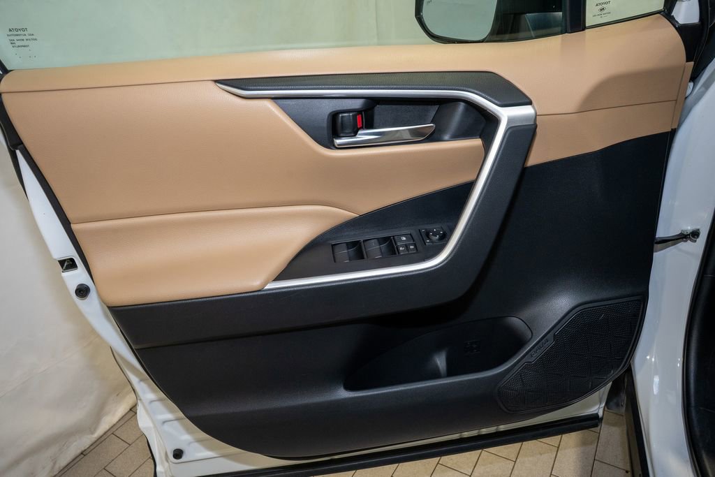 Used 2021 Toyota RAV4 XLE image 13