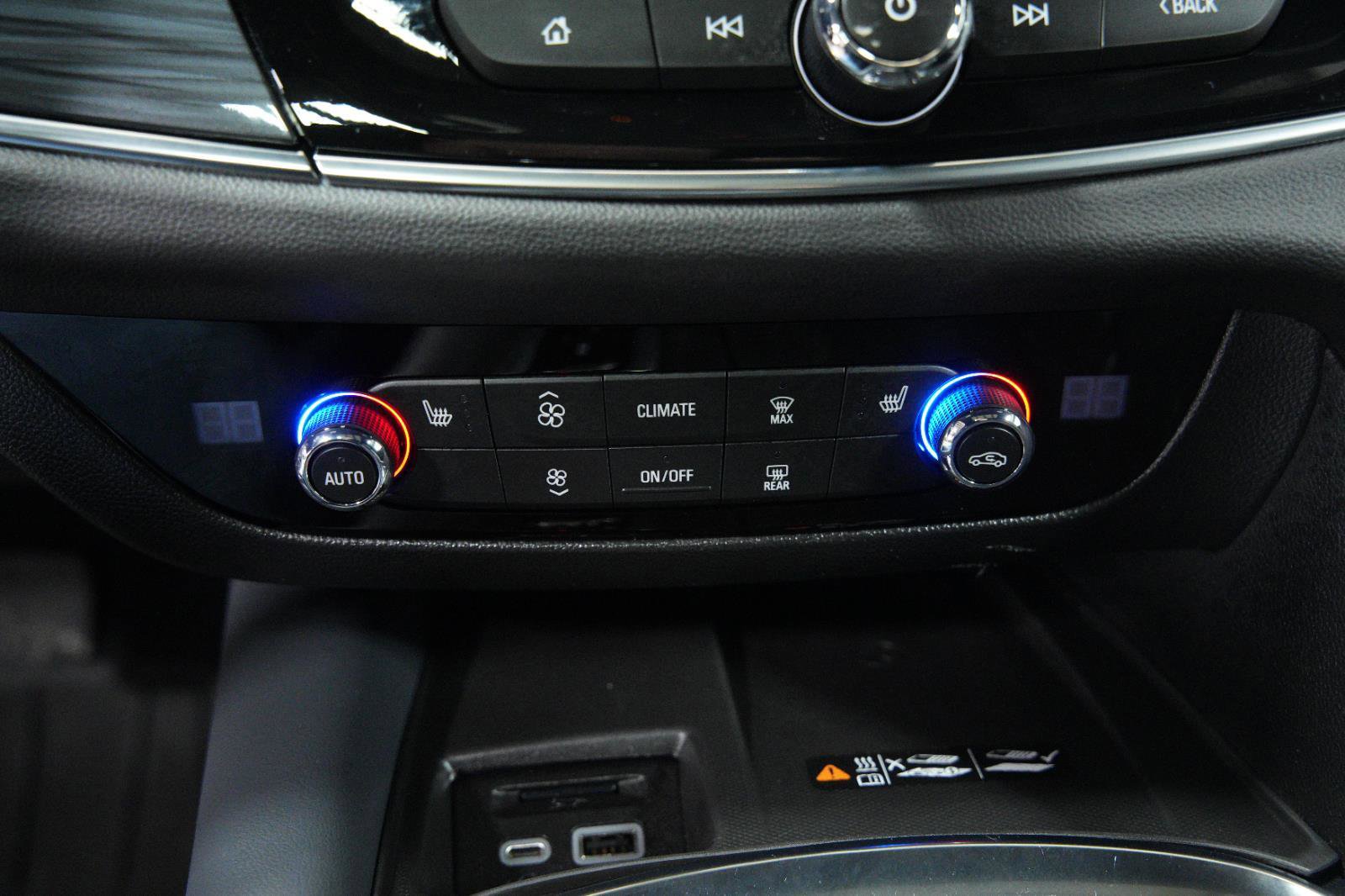 Used 2024 Buick Enclave Essence w/ Experience Buick Package image 40