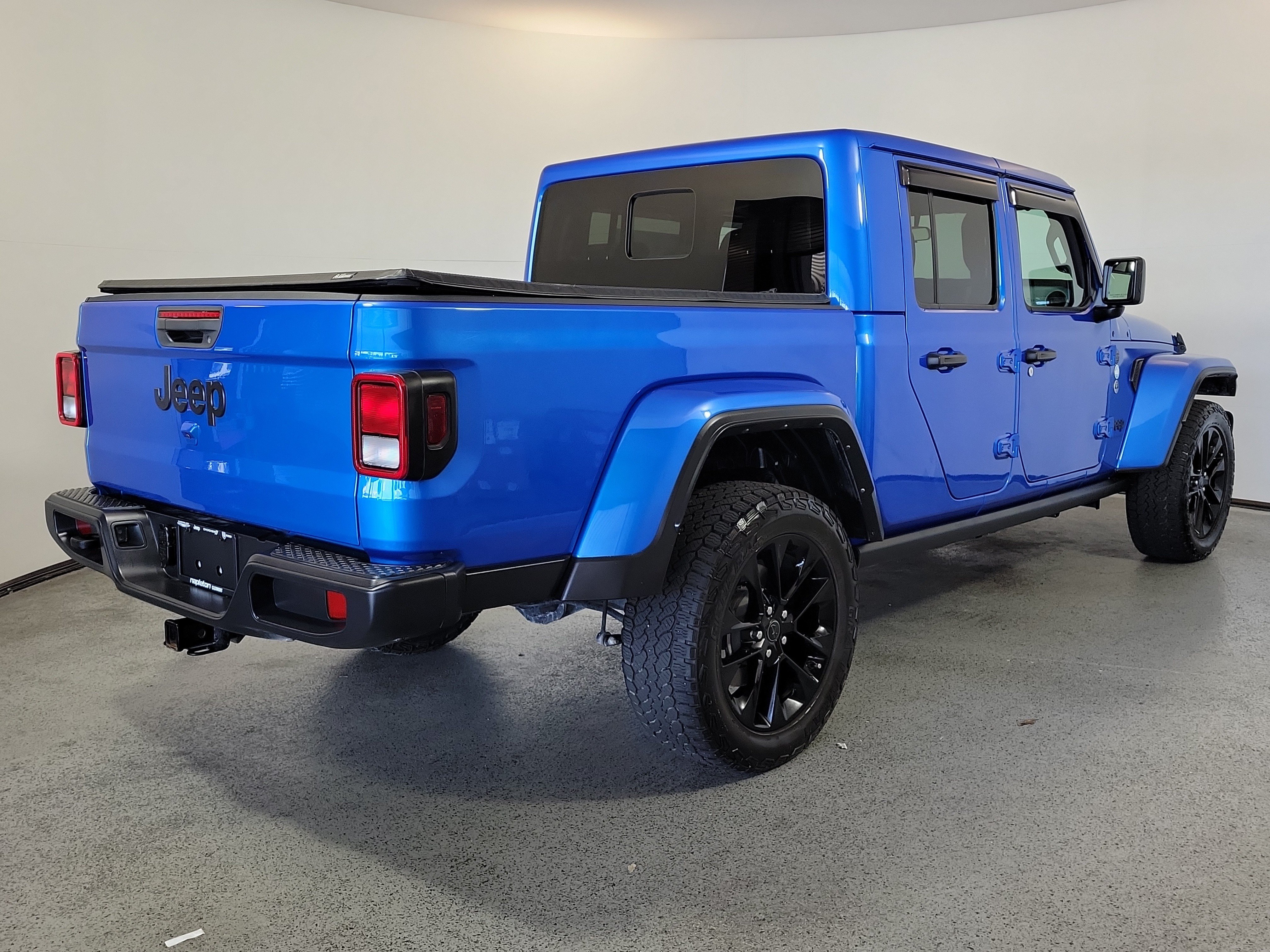 Used 2024 Jeep Gladiator Overland AWD/4WD image 6
