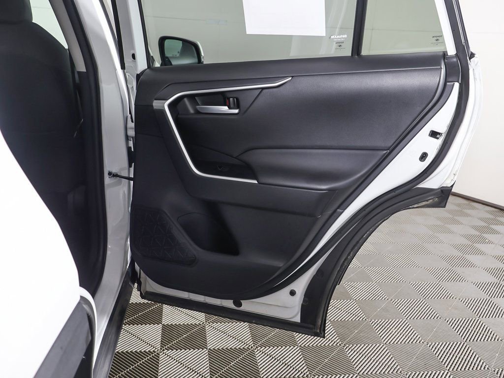 Used 2025 Toyota RAV4 XLE AWD/4WD image 24