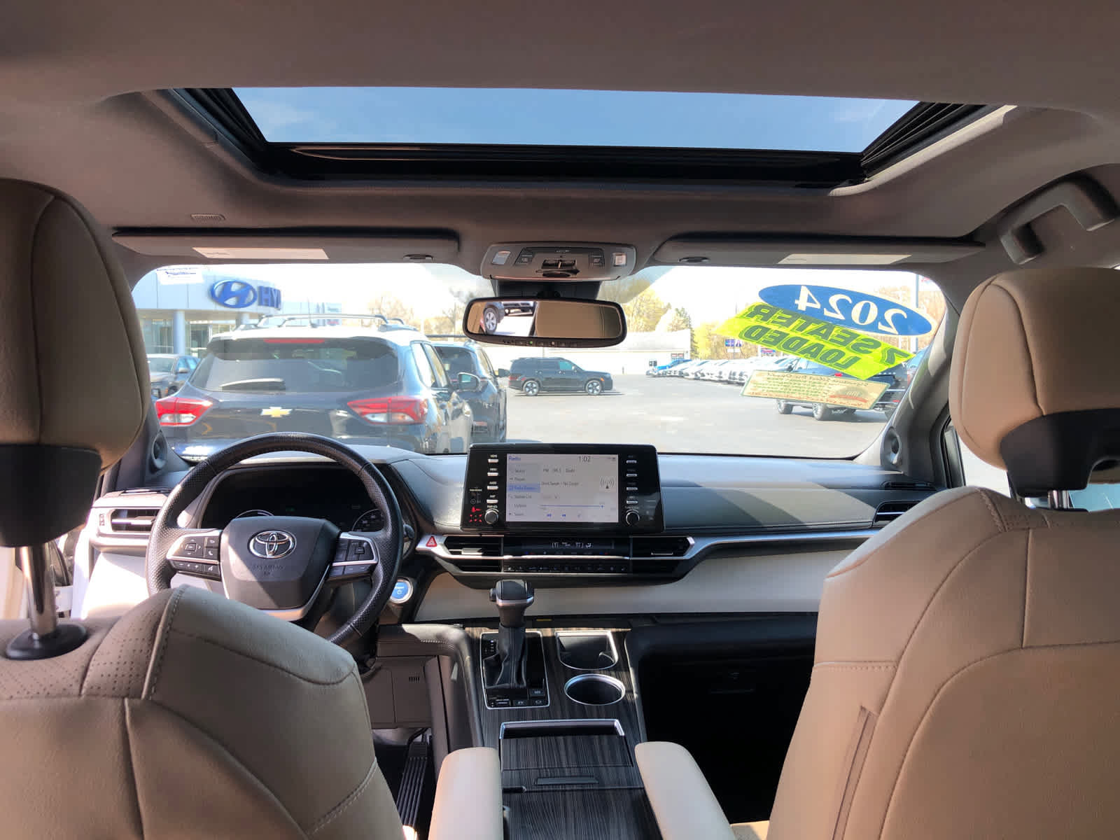 Used 2024 Toyota Sienna Limited image 27