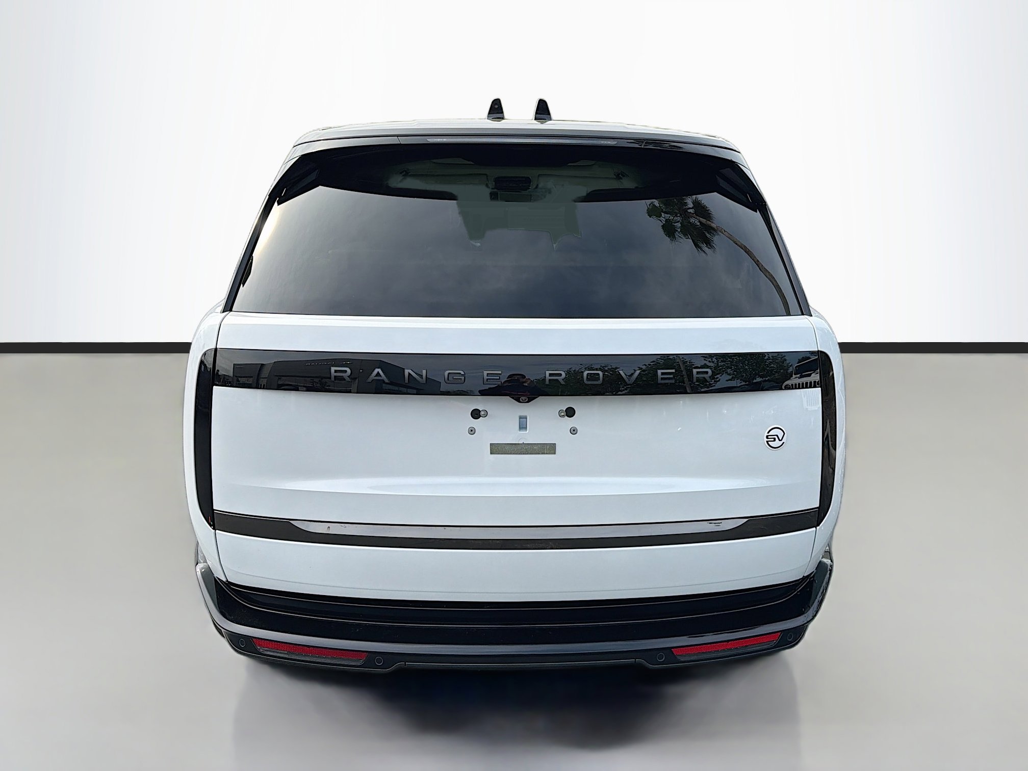 Used 2025 Land Rover Range Rover SV image 4