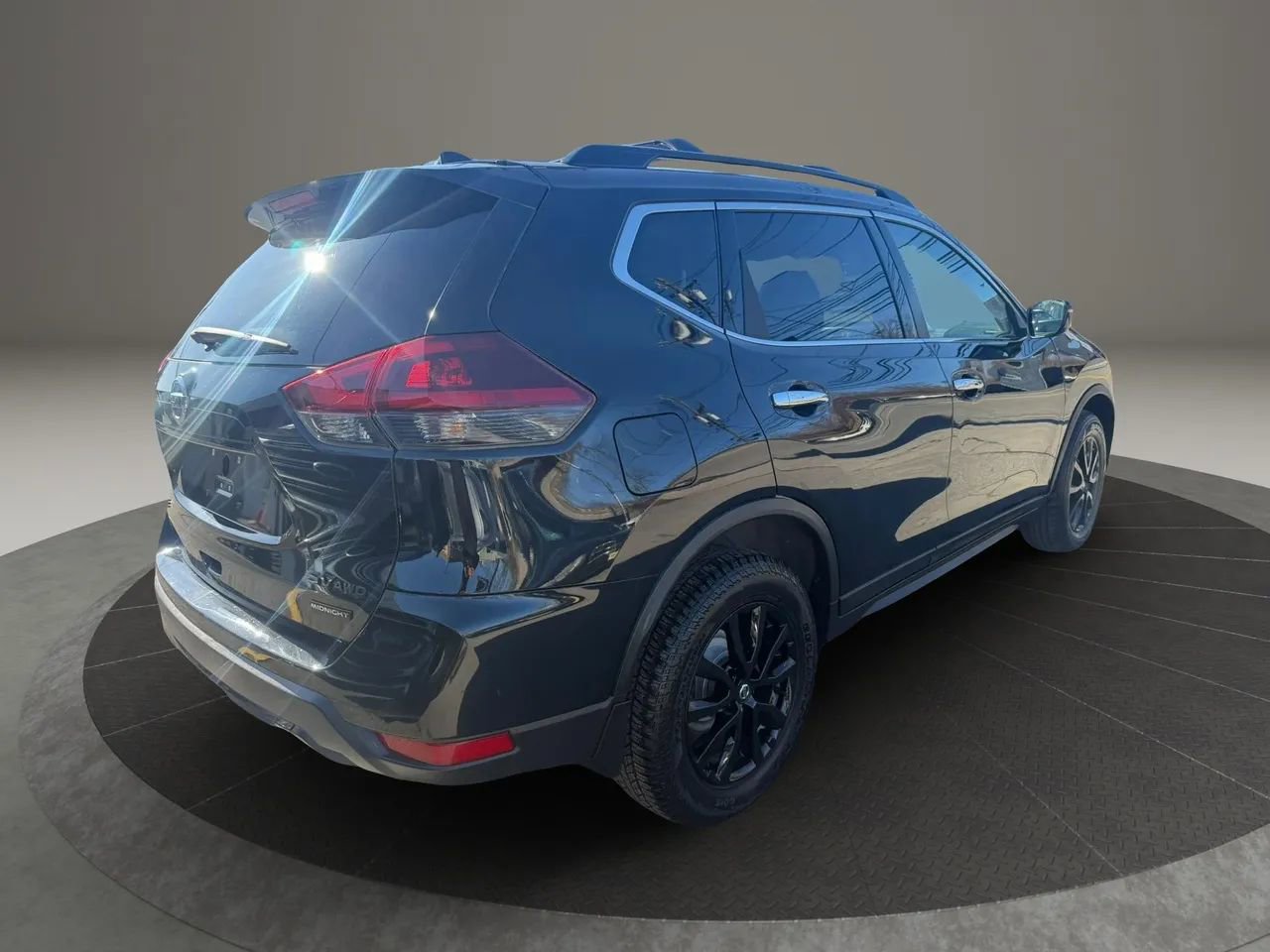 Used 2018 Nissan Rogue SV w/ Premium Package image 5