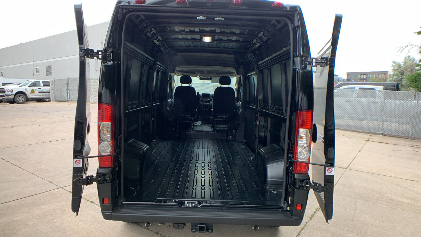 New 2025 RAM ProMaster 2500 w/ Convenience Group image 31