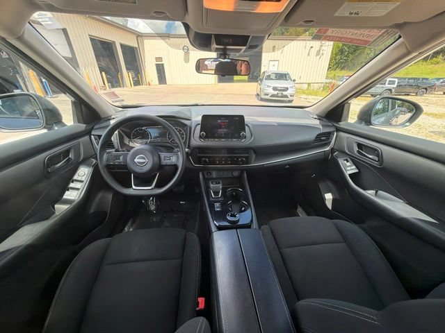 Used 2024 Nissan Rogue S AWD/4WD image 18