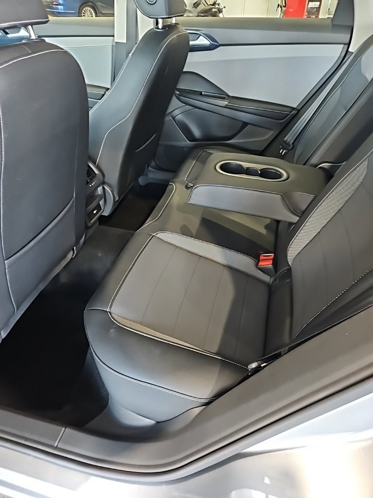 Used 2024 Volkswagen Taos SE image 21