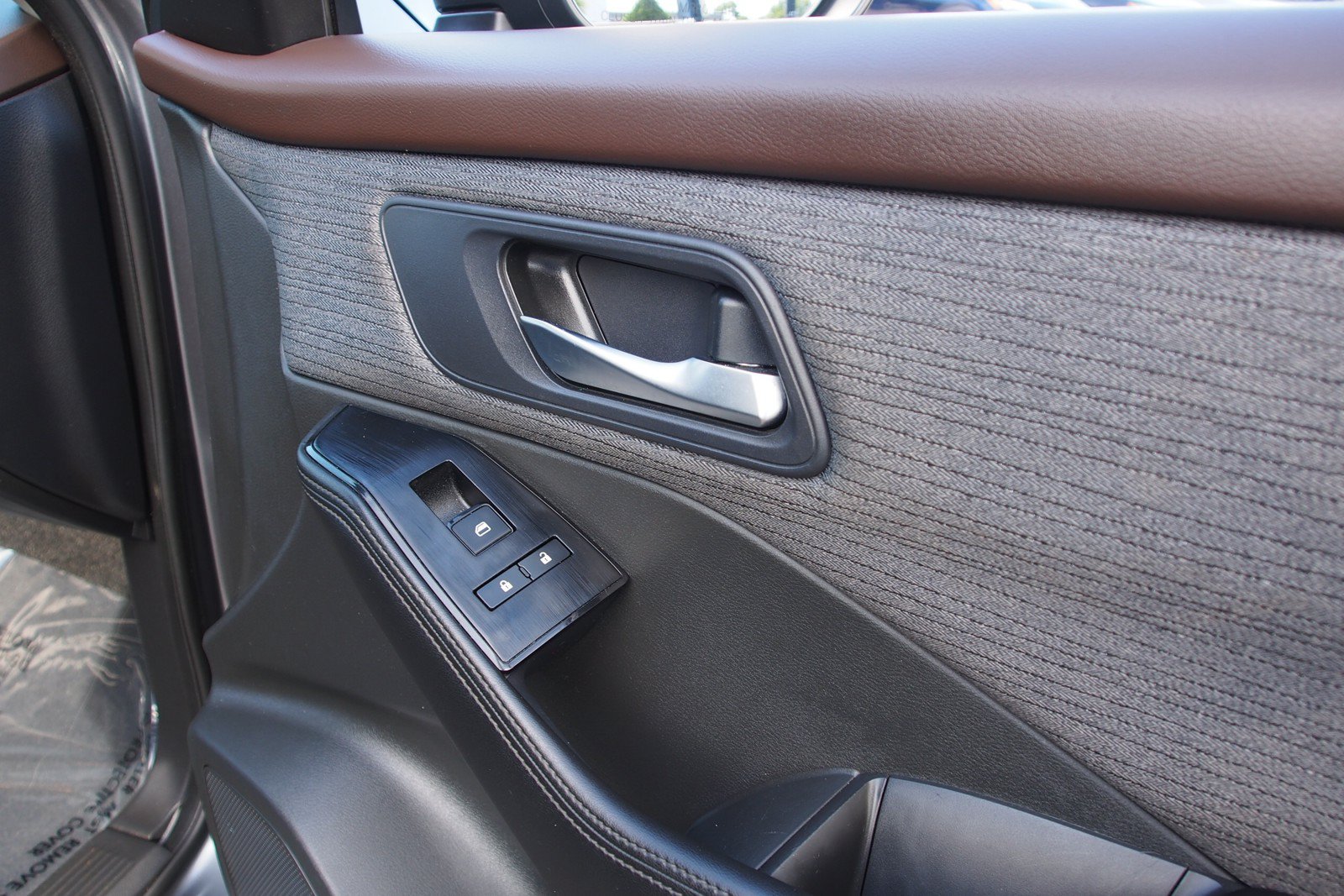 Used 2023 Nissan Rogue SV FWD image 13