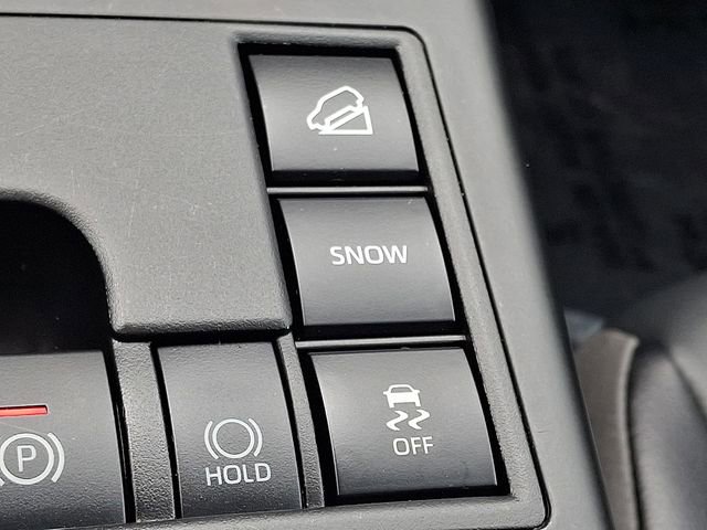 Used 2024 Toyota Highlander XLE image 28