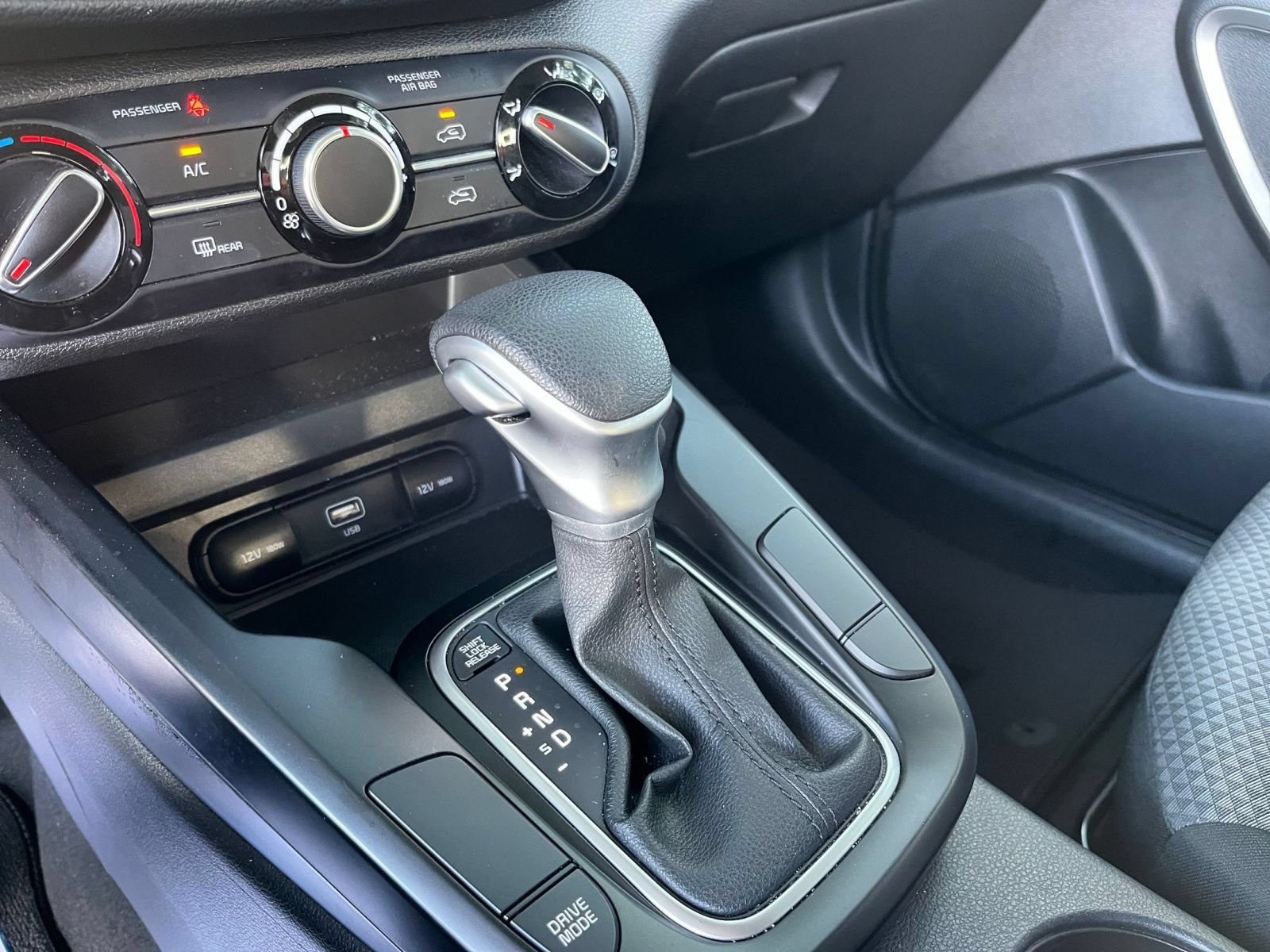 Used 2025 Kia Soul LX w/ LX Technology Package FWD image 38