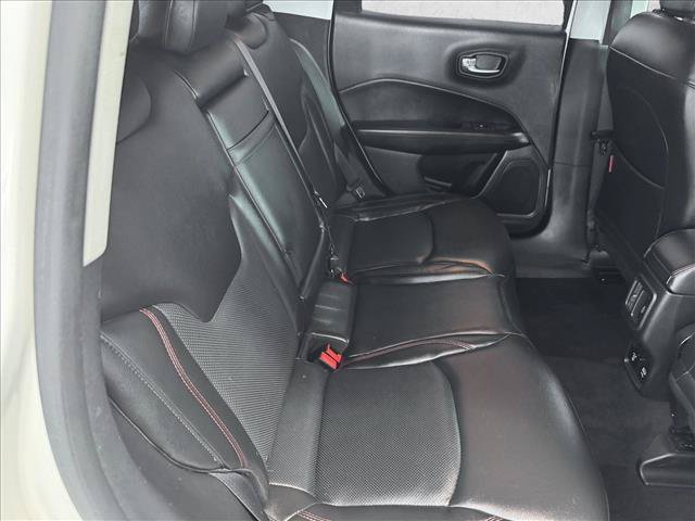 Used 2018 Jeep Compass Trailhawk w/ Leather Interior Group AWD/4WD image 17