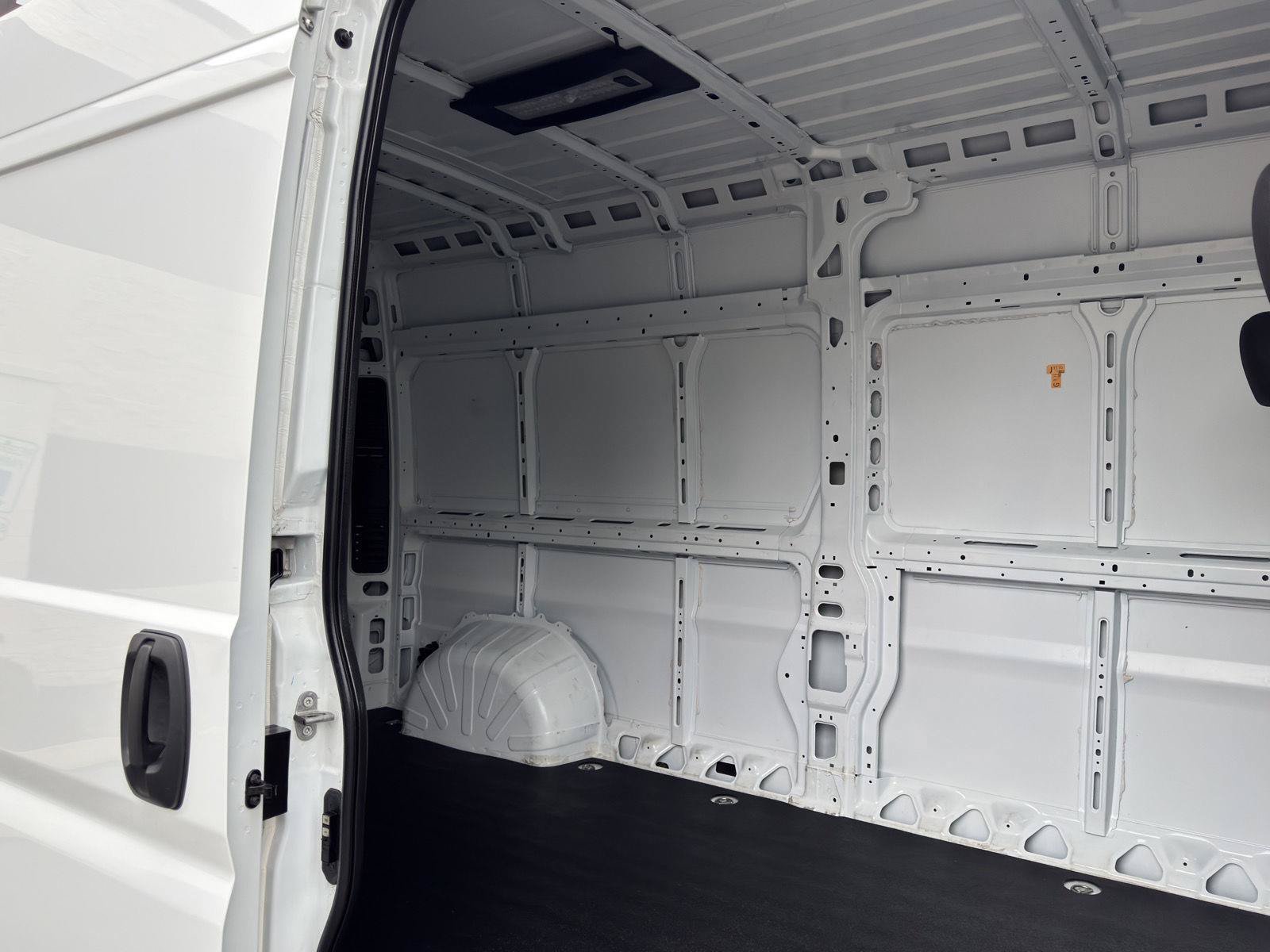 Used 2025 RAM ProMaster 2500 w/ Convenience Group FWD image 14