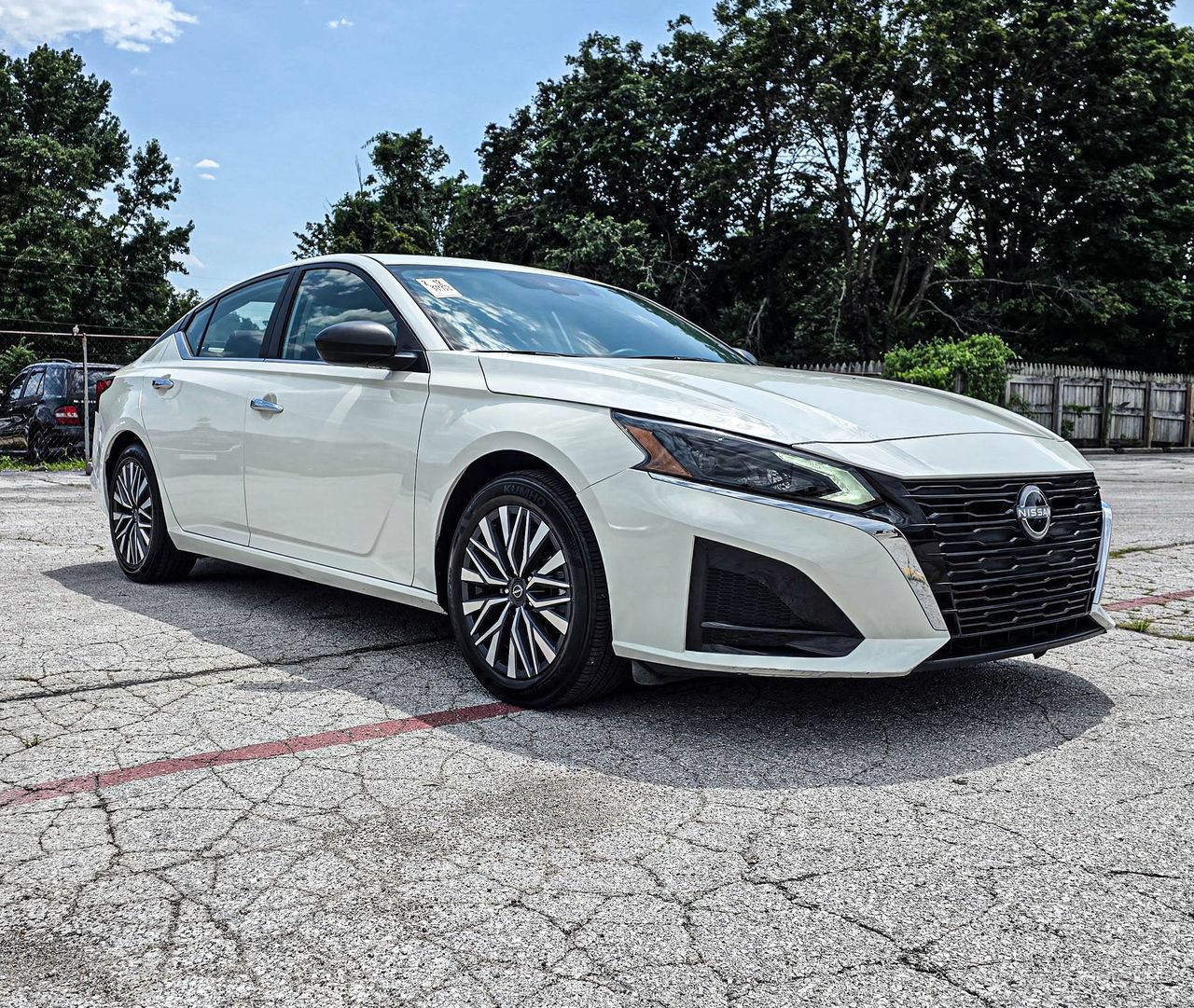 Used 2025 Nissan Altima 2.5 SV FWD image 1