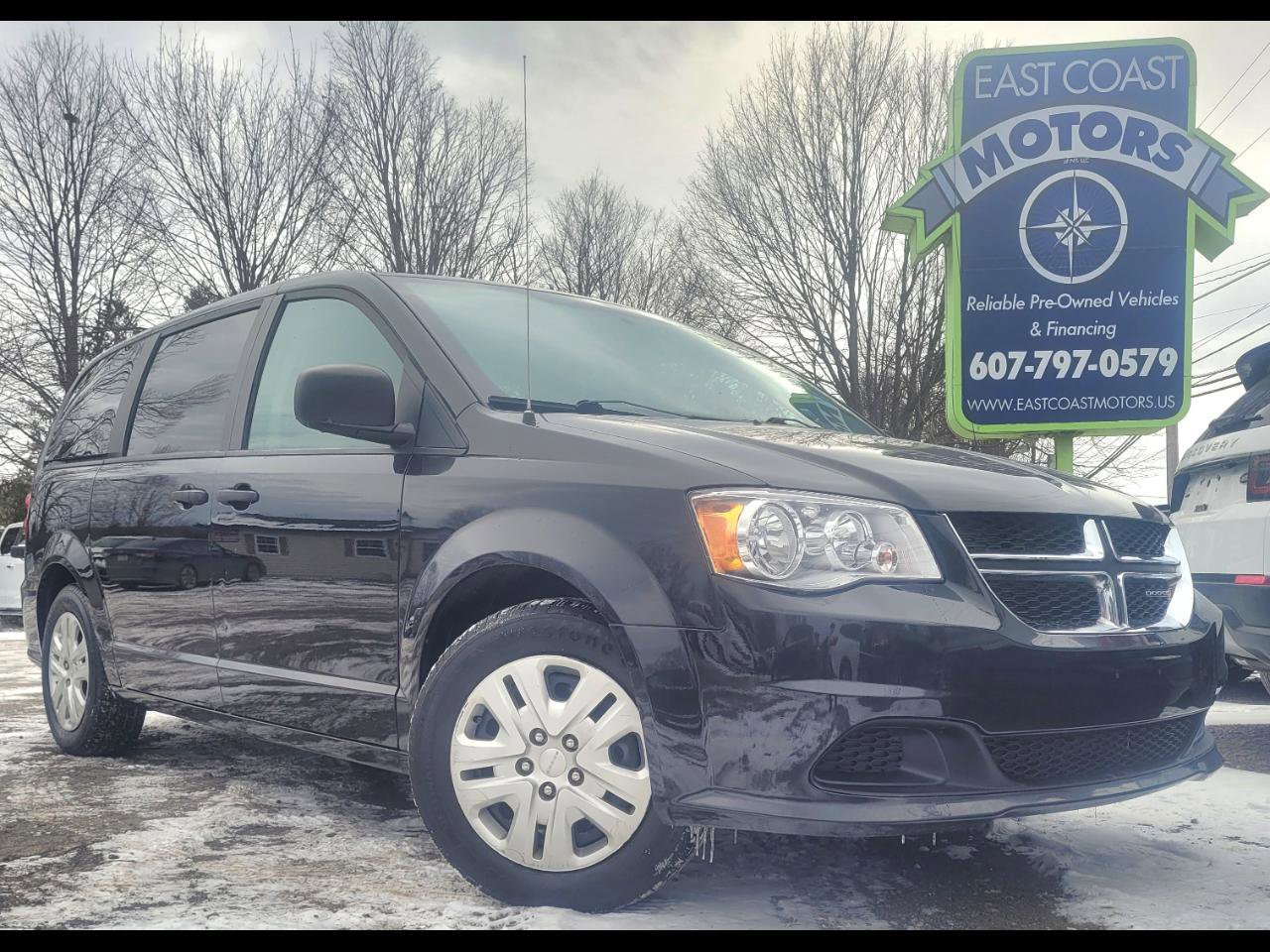 Used 2019 Dodge Grand Caravan SE w/ UConnect Hands-Free Group image 1