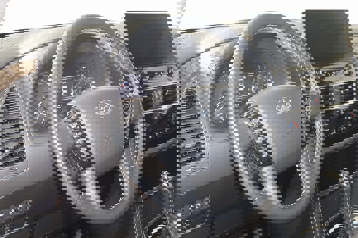 Used 2023 INFINITI QX80 Premium Select w/ All-Season Package image 6