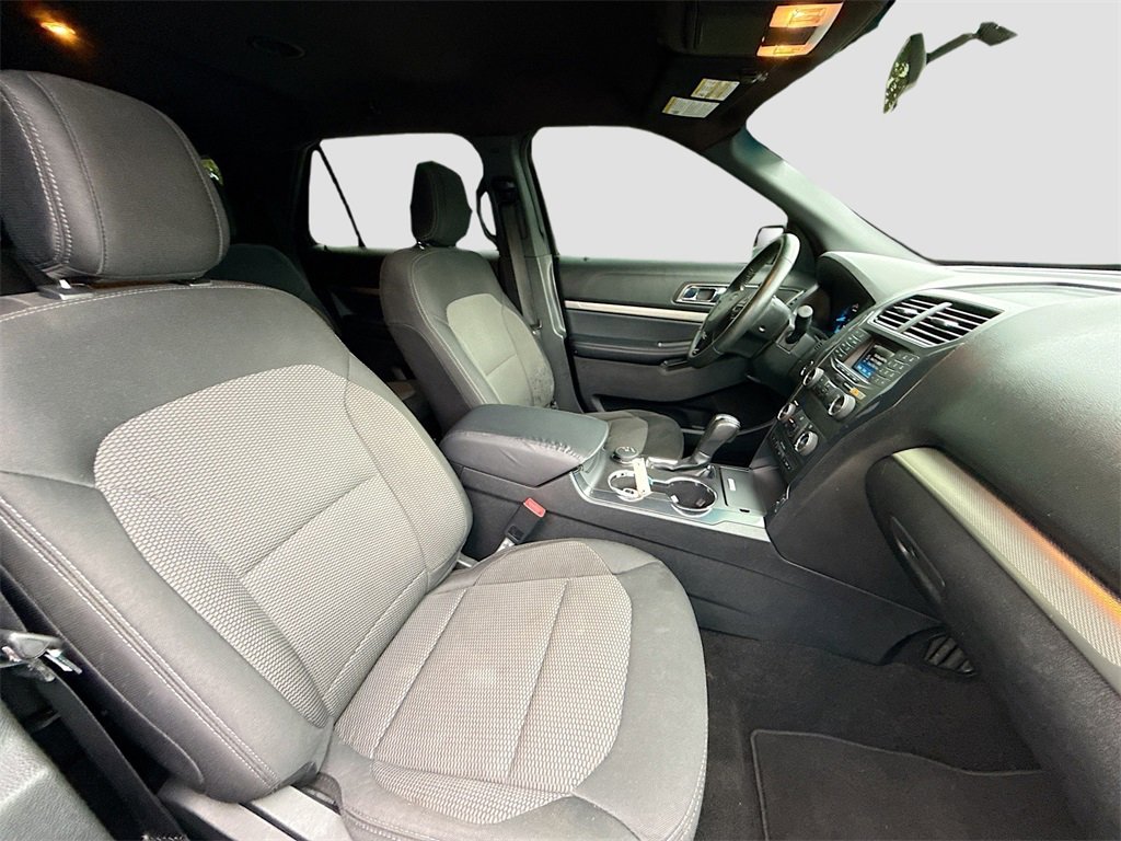 Used 2018 Ford Explorer XLT image 28