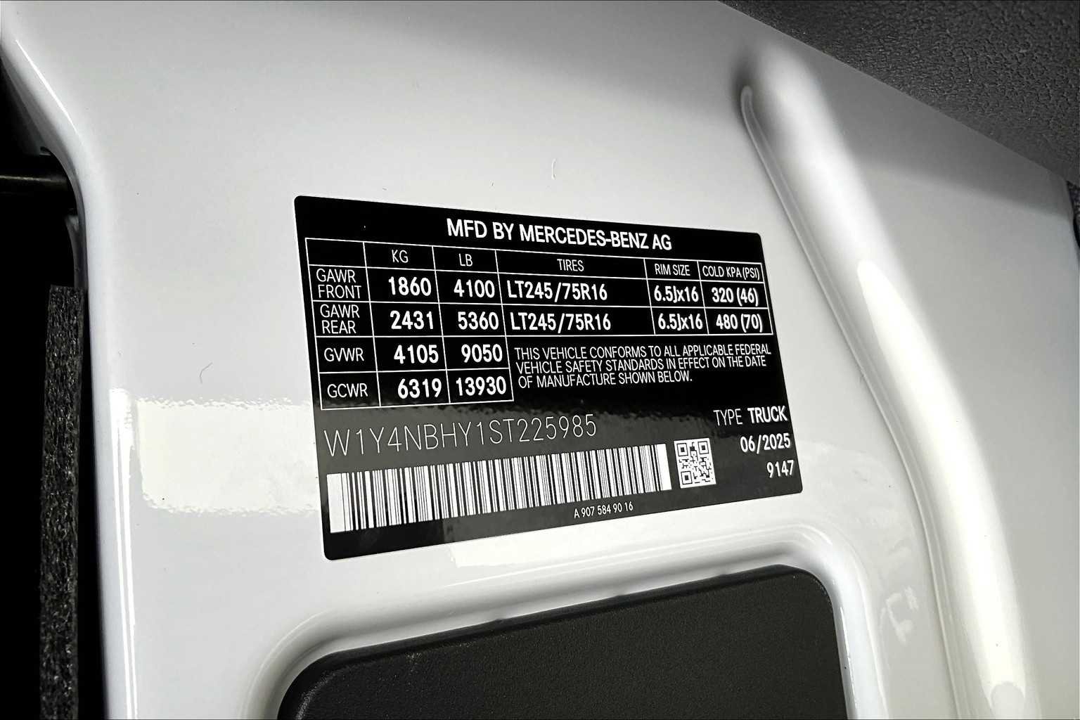 Used 2025 Mercedes-Benz Sprinter 2500 image 13