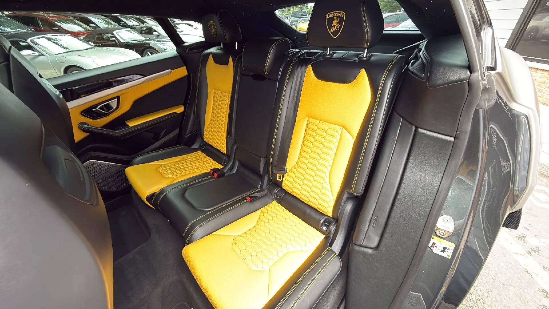 Used 2019 Lamborghini Urus AWD/4WD image 25