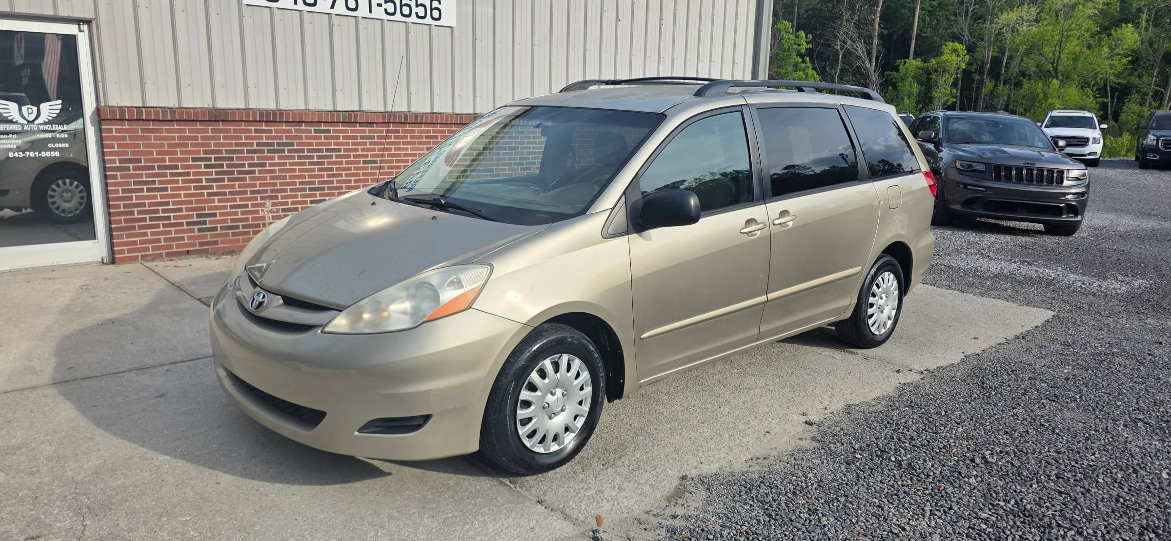 Used 2010 Toyota Sienna CE FWD image 1