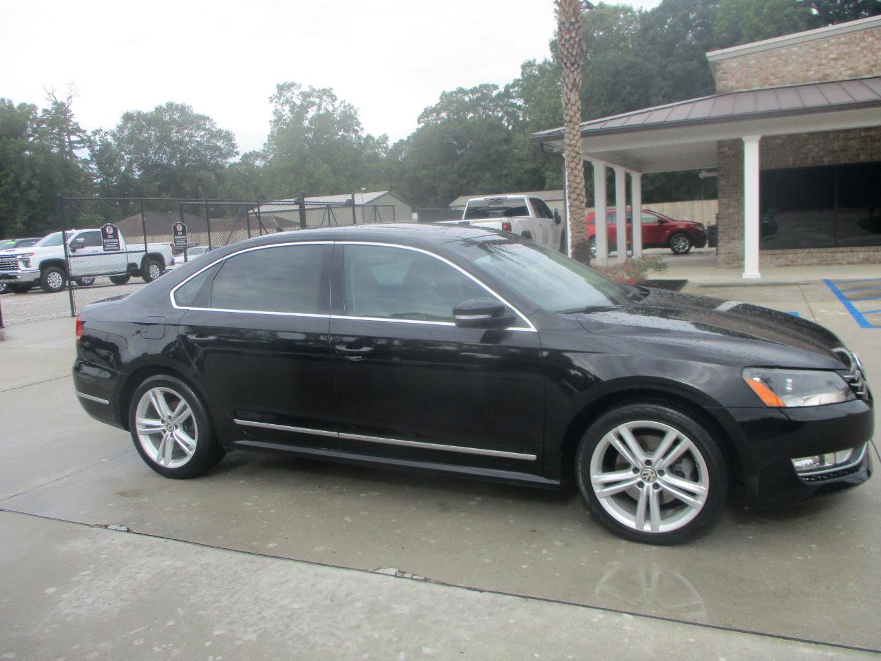 Used 2014 Volkswagen Passat TDI SEL Premium FWD image 1
