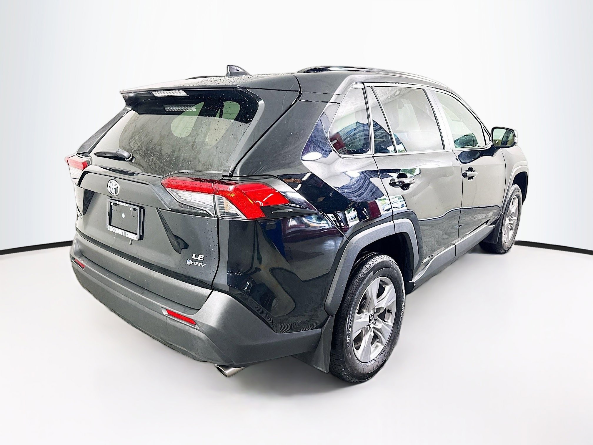 Used 2025 Toyota RAV4 LE AWD/4WD image 3