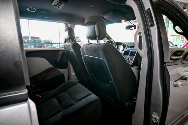 Used 2017 Dodge Grand Caravan SE FWD image 23