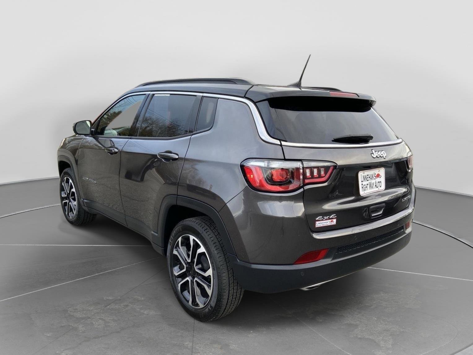 Used 2023 Jeep Compass Limited AWD/4WD image 3