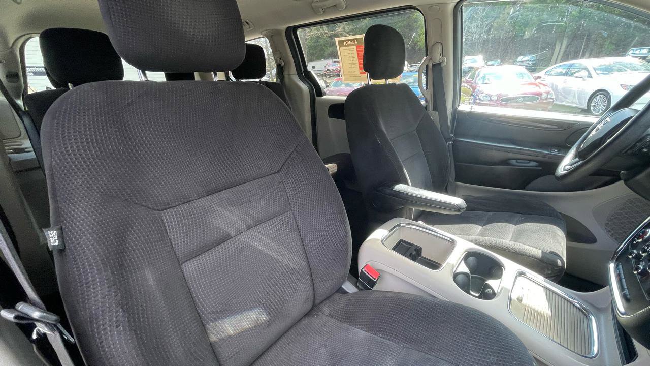 Used 2014 Dodge Grand Caravan SXT image 24
