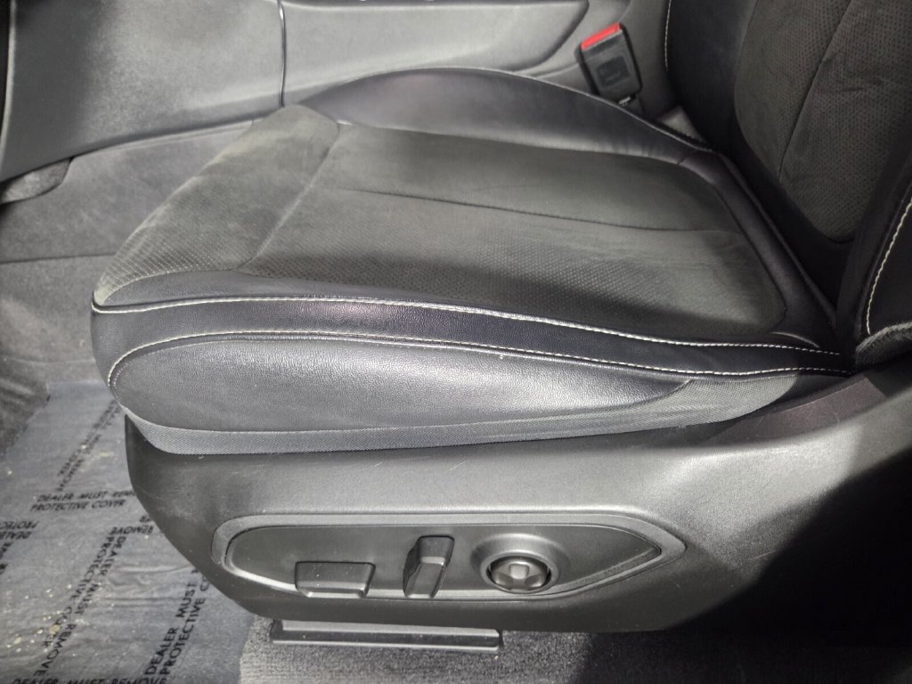 Used 2022 Jeep Grand Cherokee L Laredo RWD image 11