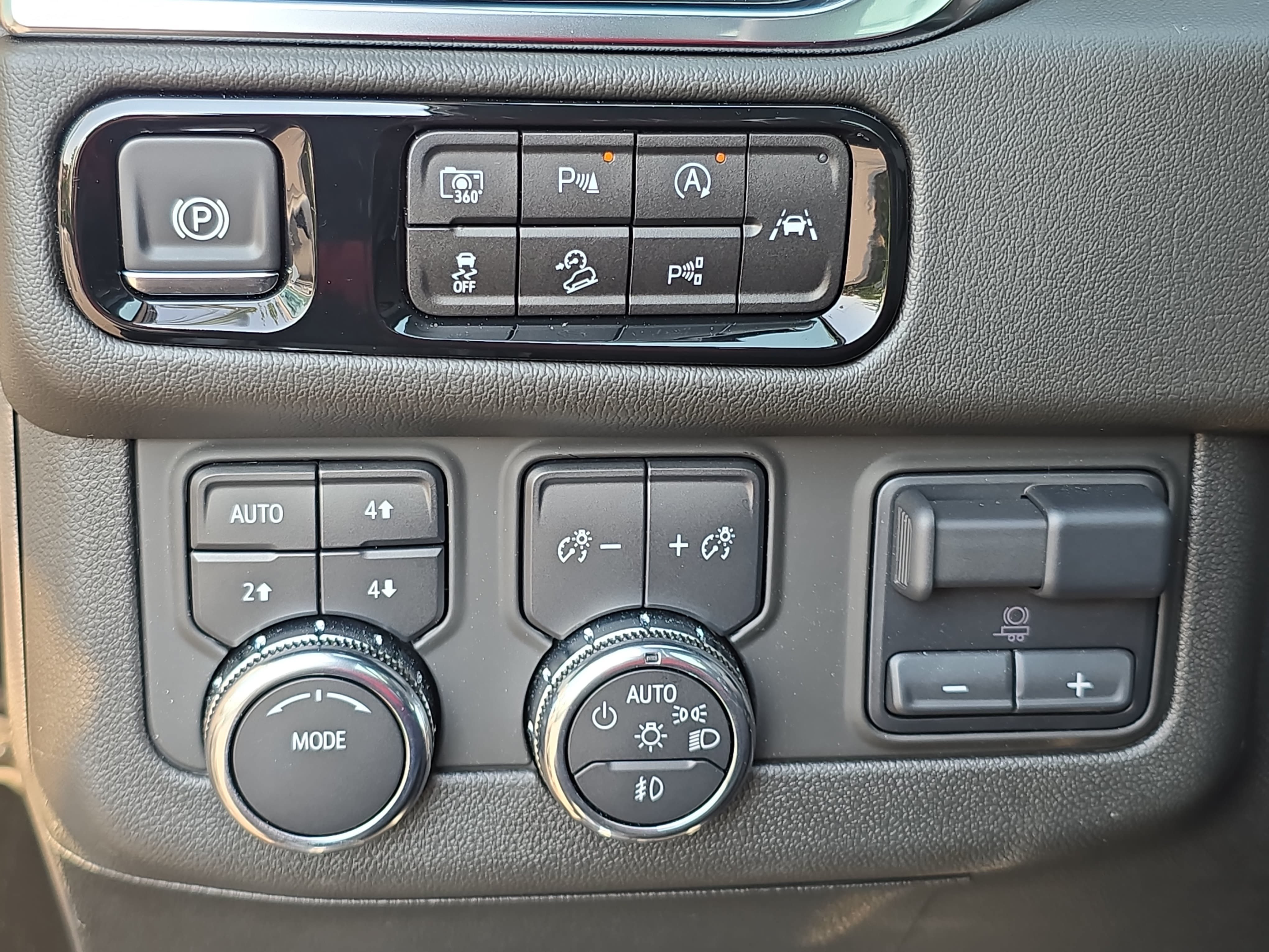 Used 2025 GMC Yukon Denali w/ Denali Reserve Package AWD/4WD image 27
