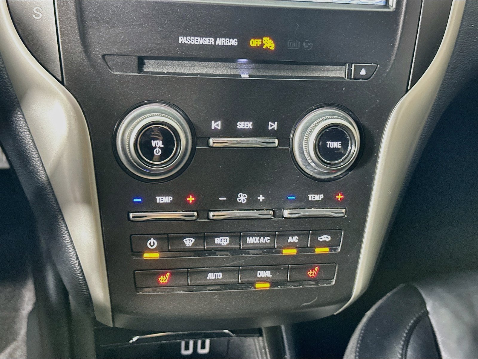 Used 2018 Lincoln MKC Select w/ Select Plus Package FWD image 16