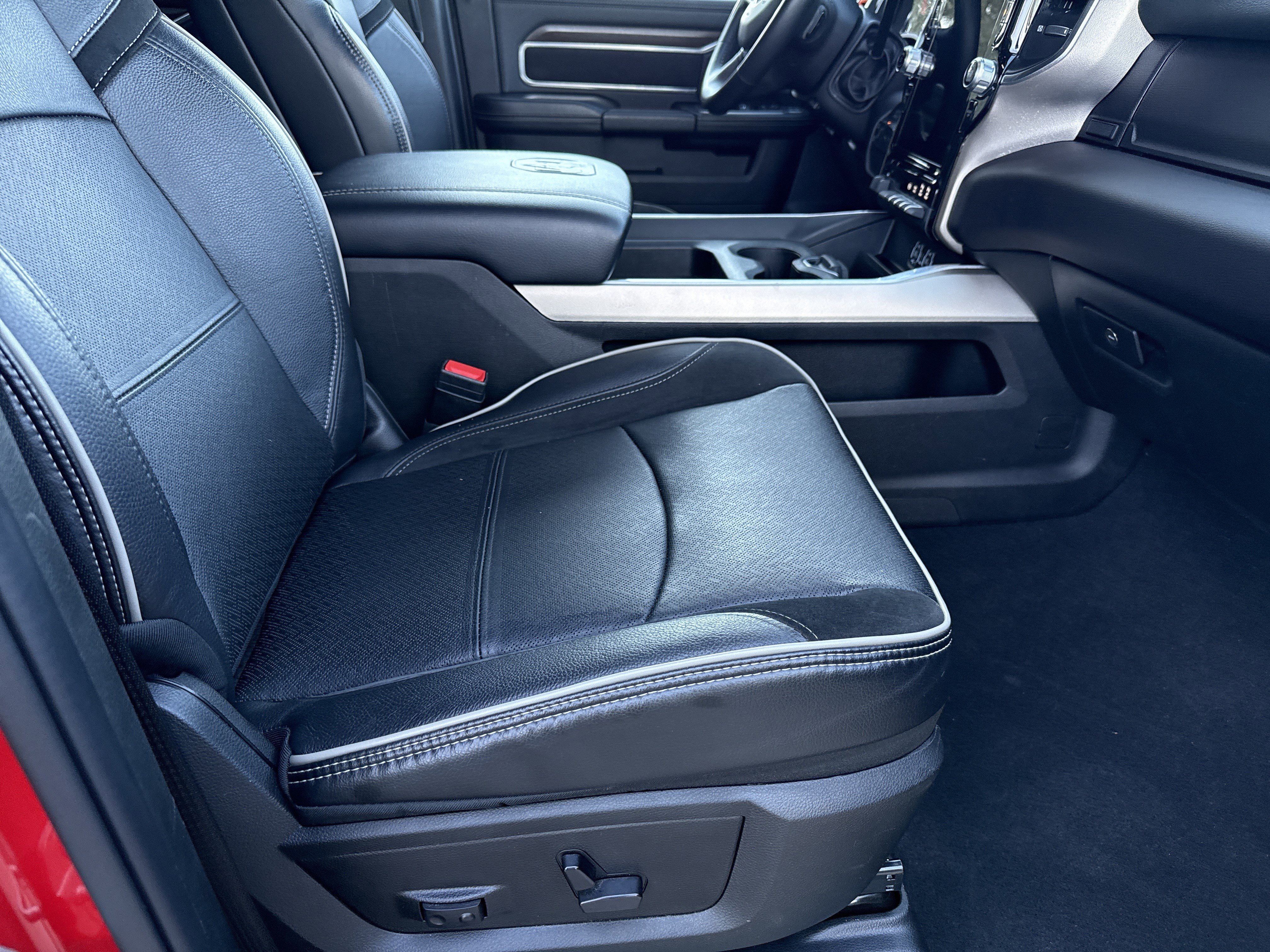 Used 2024 RAM 3500 Laramie image 13