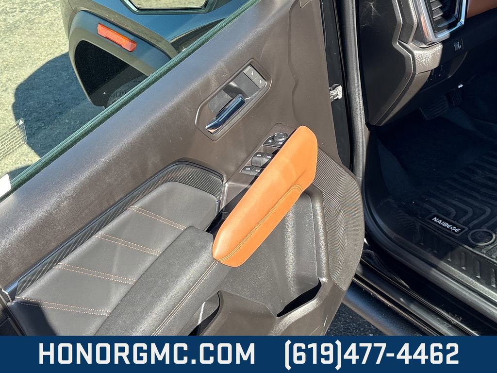 Used 2025 GMC Canyon AT4 image 16