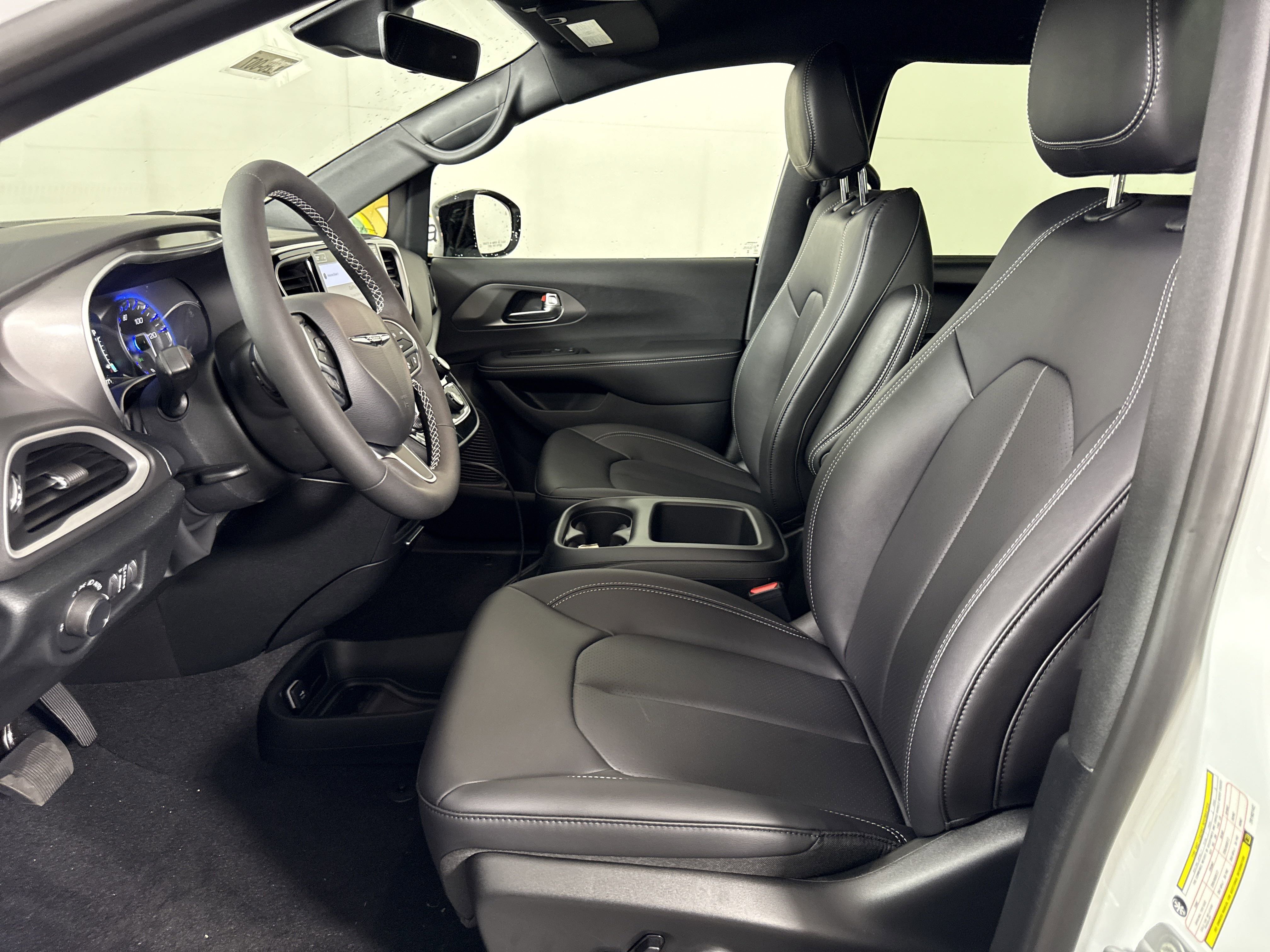 New 2026 Chrysler Voyager LX image 9