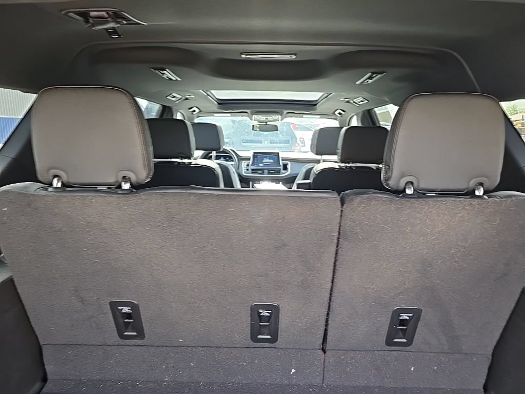 Used 2024 Chevrolet Suburban Premier AWD/4WD image 9