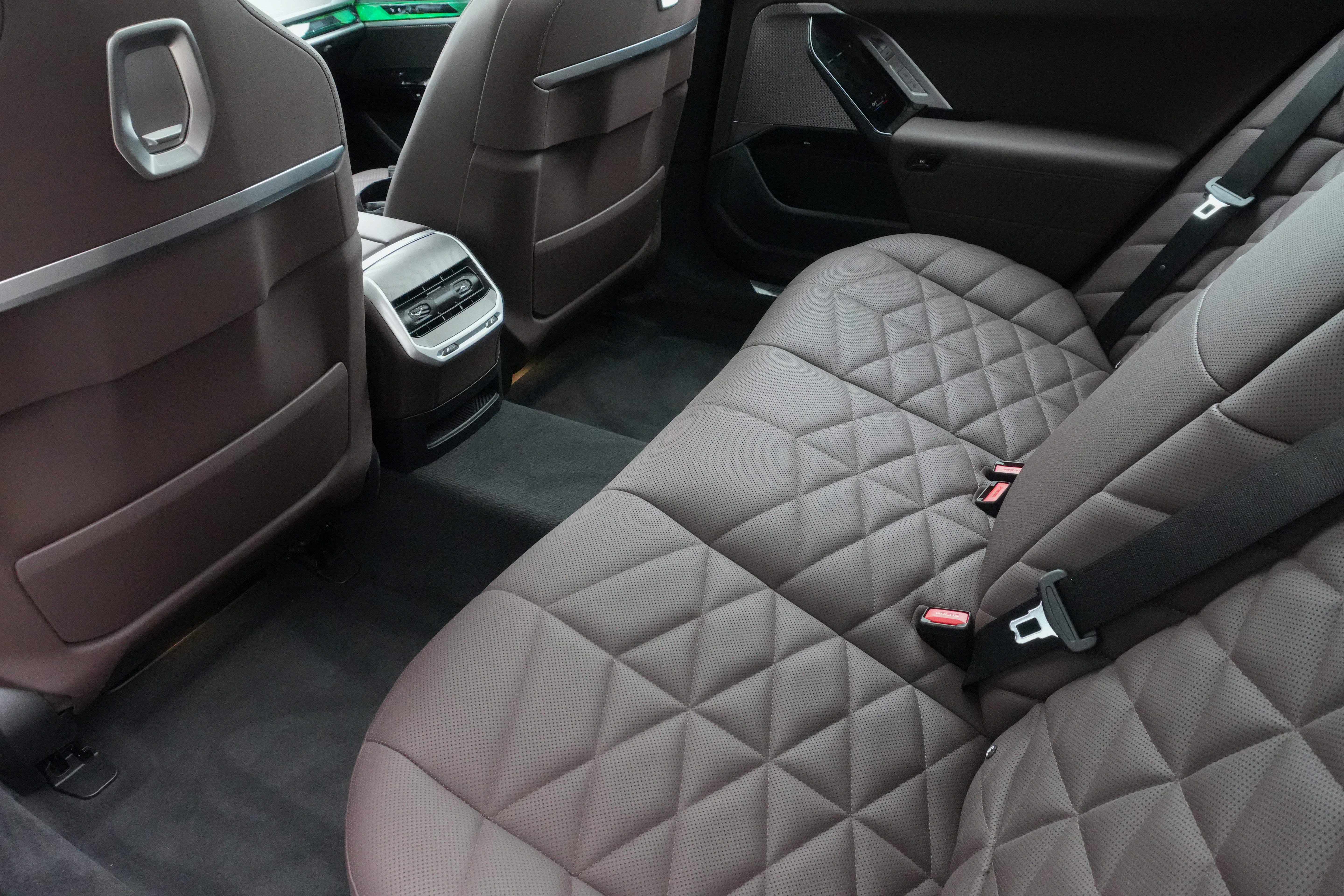 Certified 2023 BMW 740i RWD image 33