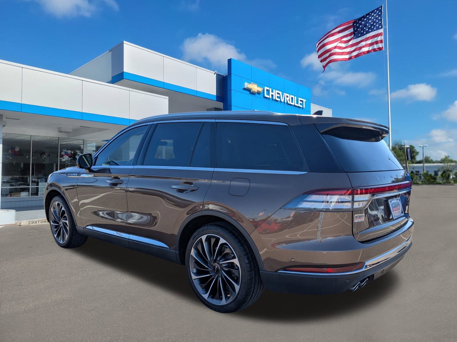 Used 2022 Lincoln Aviator Reserve w/ Equipment Group 201A image 6
