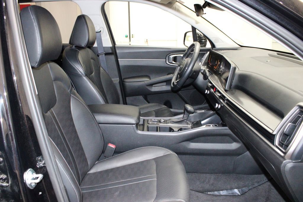 Used 2024 Kia Sorento S image 17