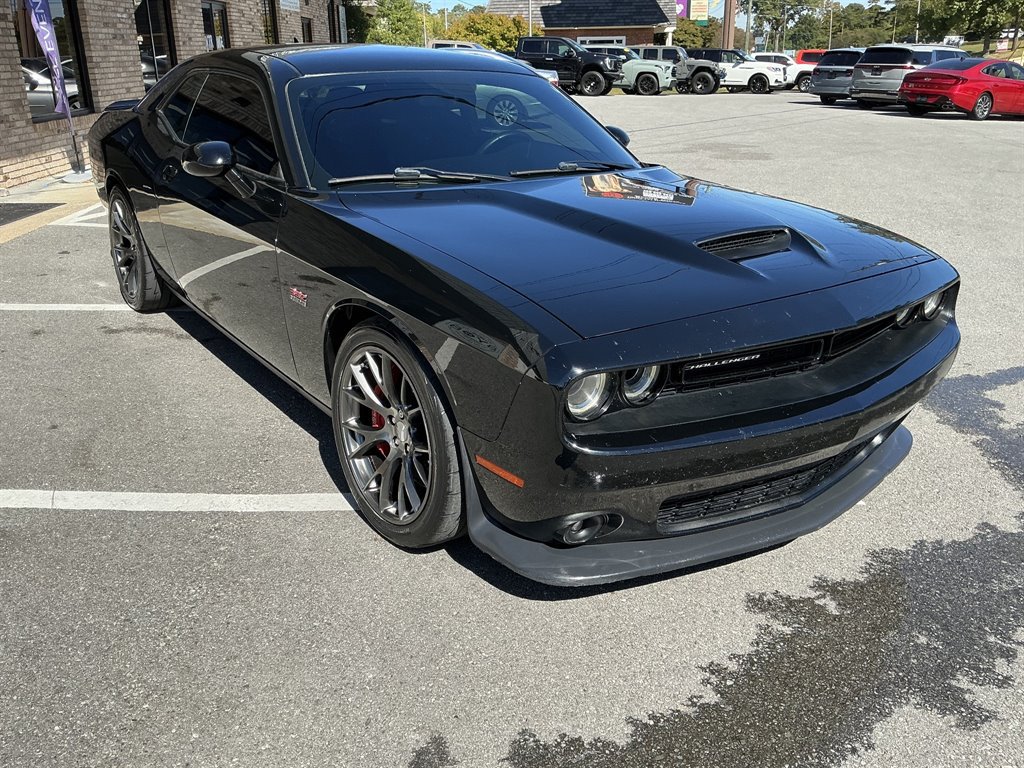 Used 2015 Dodge Challenger SRT RWD image 8