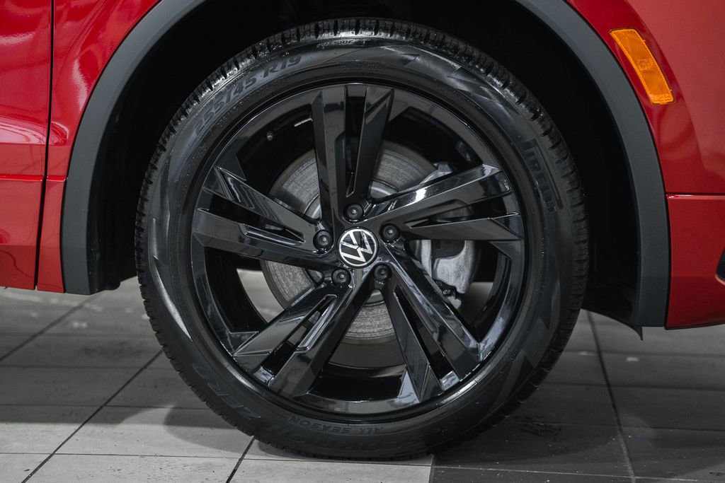 Used 2024 Volkswagen Tiguan SE R-Line image 16